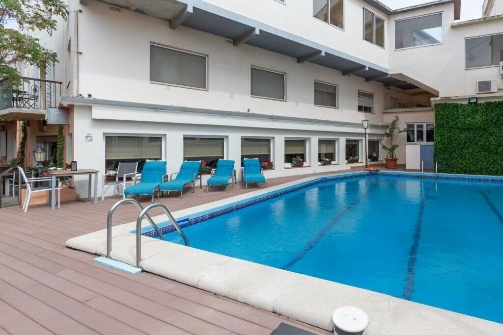 Готель Checkin Travé 3*