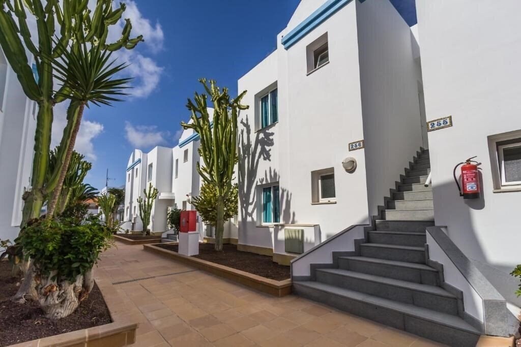 Апартаменти Arena Beach Apts 3*