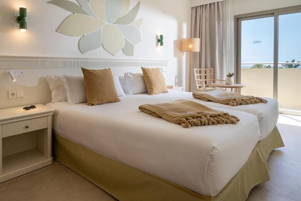 Территория Iberostar Playa Gaviotas Park 4*