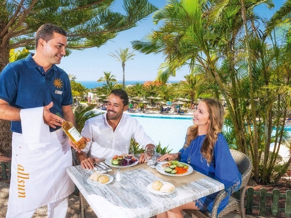 Апартаменты Allsun Esquinzo Beach 4*