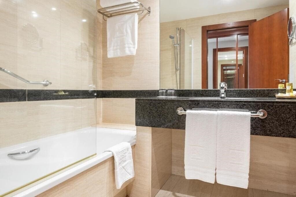 Зображення Hotel Eurostars San Lazaro 4*