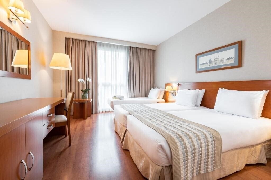 Апартаменти Hotel Eurostars San Lazaro 4*