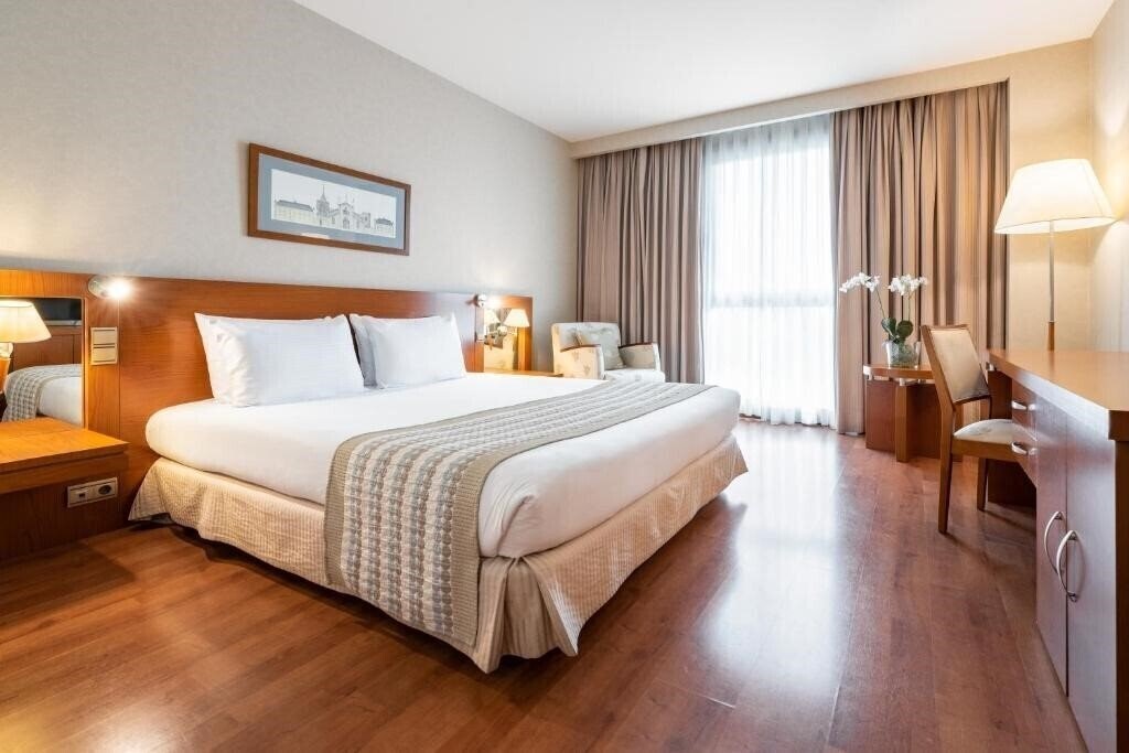 Панорама Hotel Eurostars San Lazaro 4*