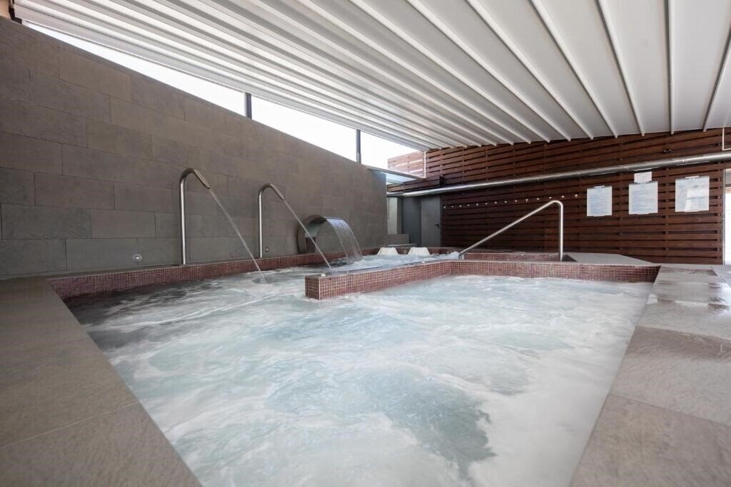 Фотографія Thalasso Cantabrico Las Sirenas 4*