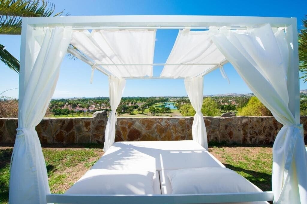 Панорама Bull Vital Suites & SPA 4*