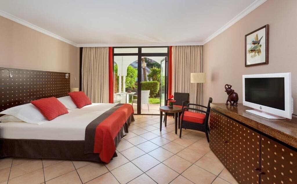 Готель Seaside Sandy Beach 4*