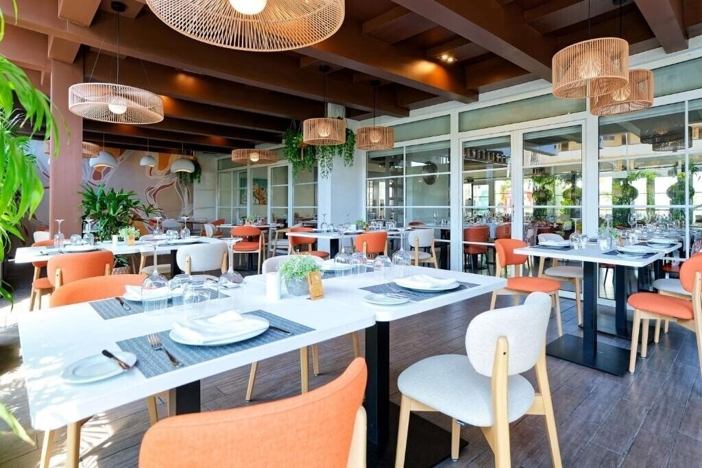 Апартаменти Sol Barbacan Aparthotel 4*