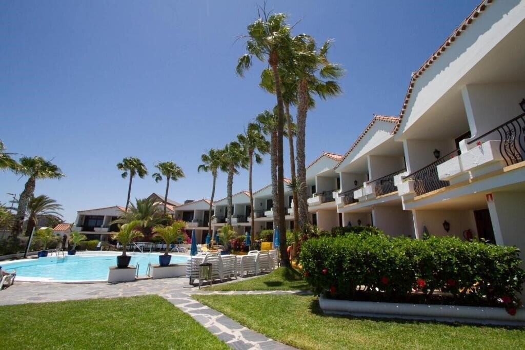 Апартаменти Sunsuites Carolina 3*