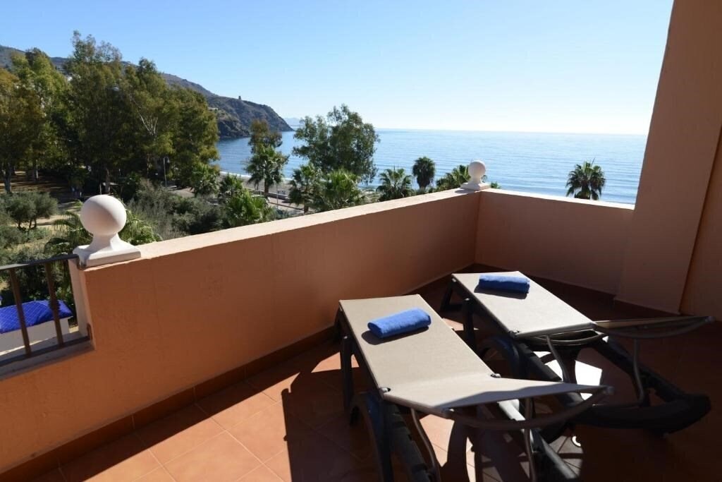 Апартаменты Bahia Tropical 4*