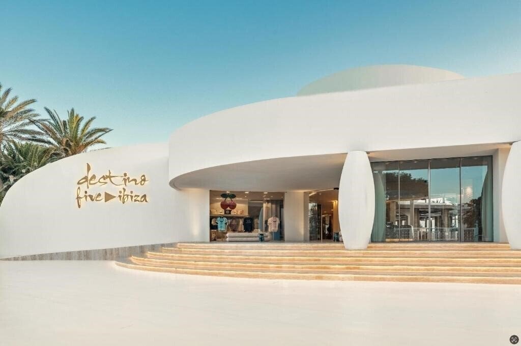 Отель Destino Pacha Ibiza Resort 4*