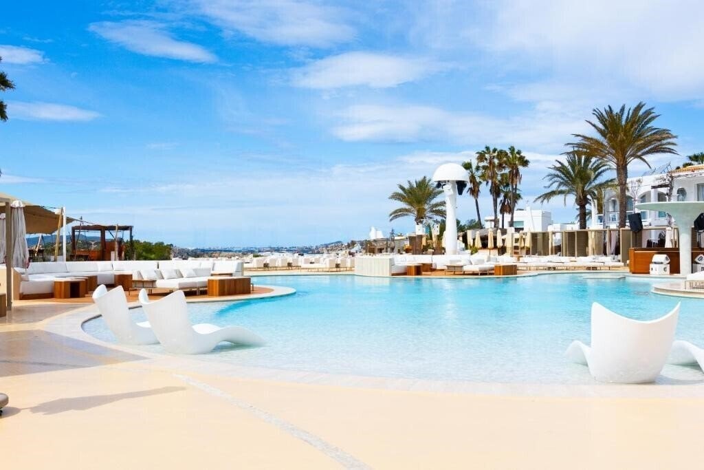 Вид Destino Pacha Ibiza Resort 4*