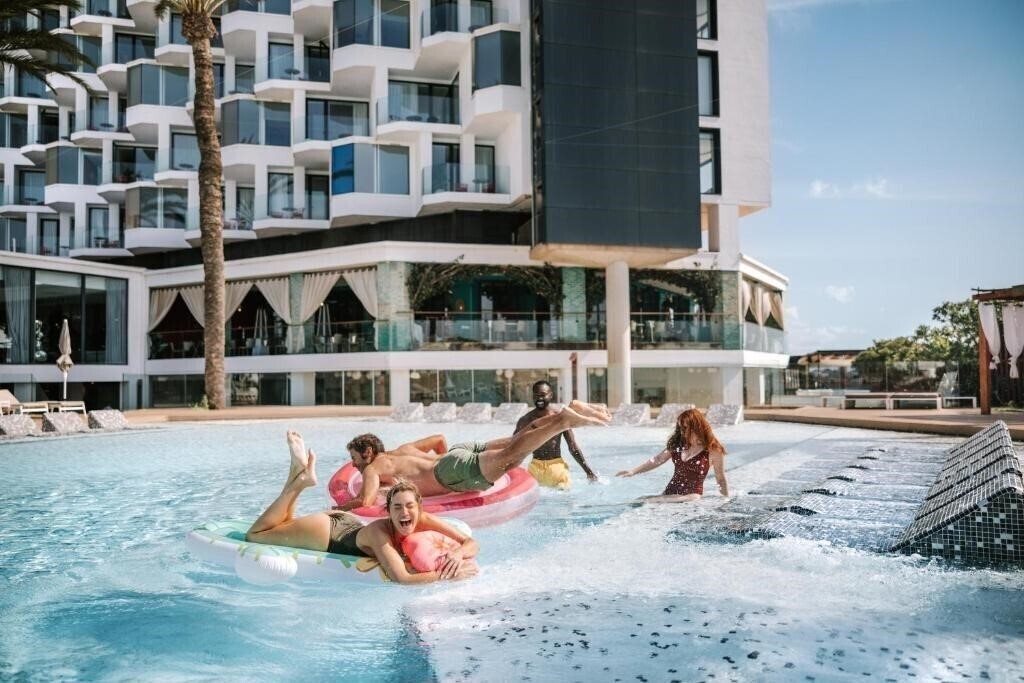 Территория Hard Rock Hotel Ibiza 5*