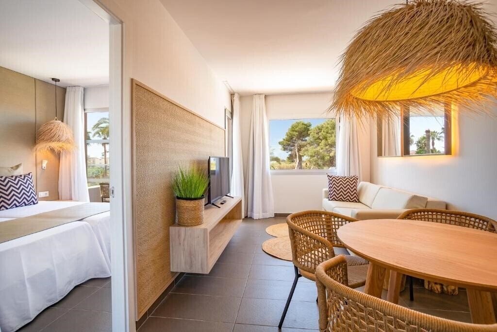 Фото Migjorn Ibiza Suite 4*
