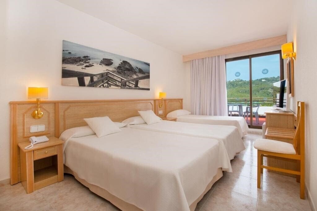 Апартаменти Ole Galeon Ibiza 4*