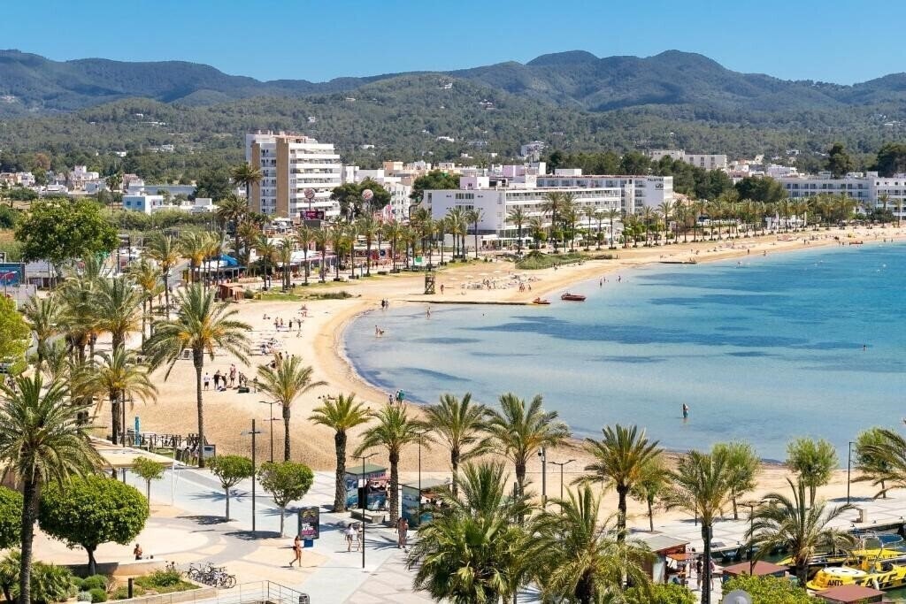 Отель The Red Hotel By Ibiza Feeling 2*