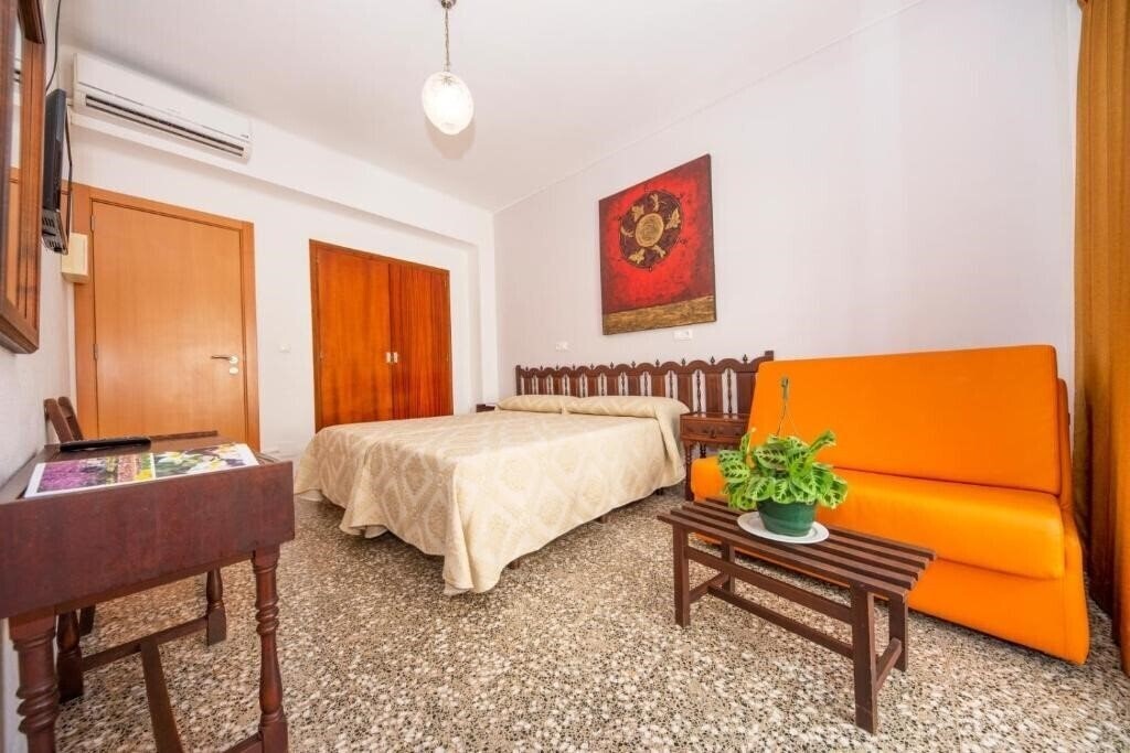 Панорама Hostal Santa Eulalia 2*