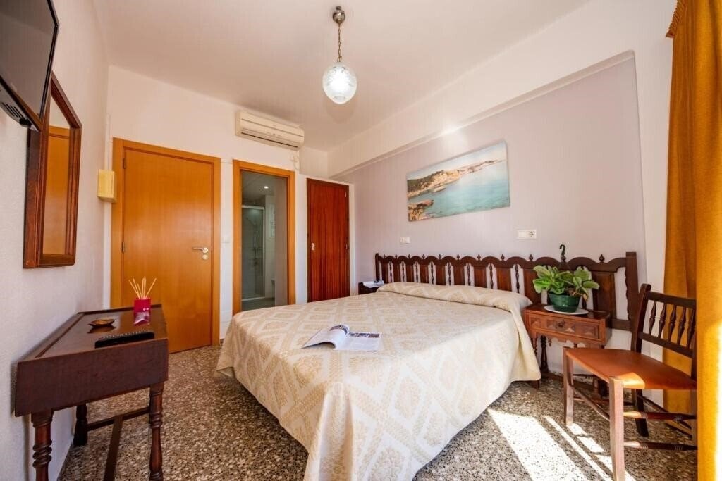 Вид Hostal Santa Eulalia 2*