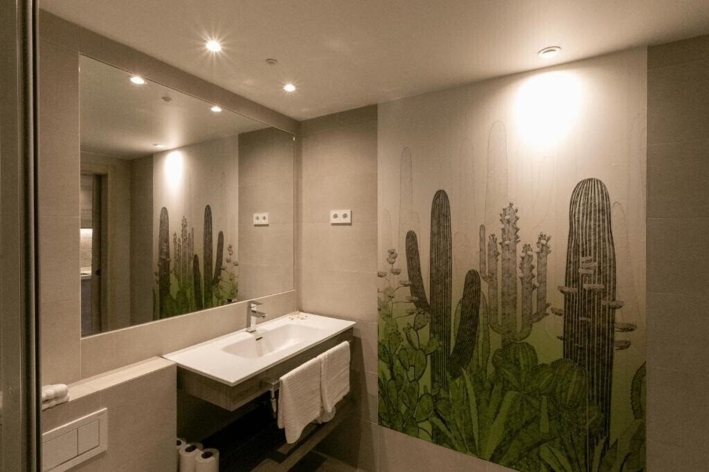 Вид The White Apartments by Ibiza Feeling 1*