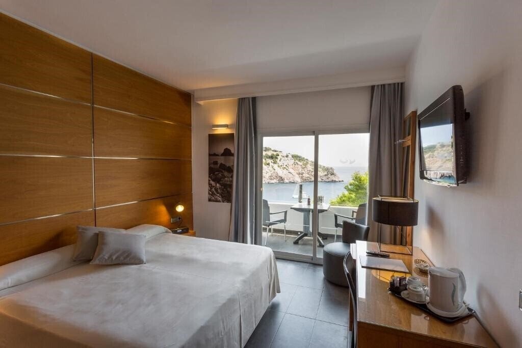 Панорама Fiesta Cala Llonga 3*