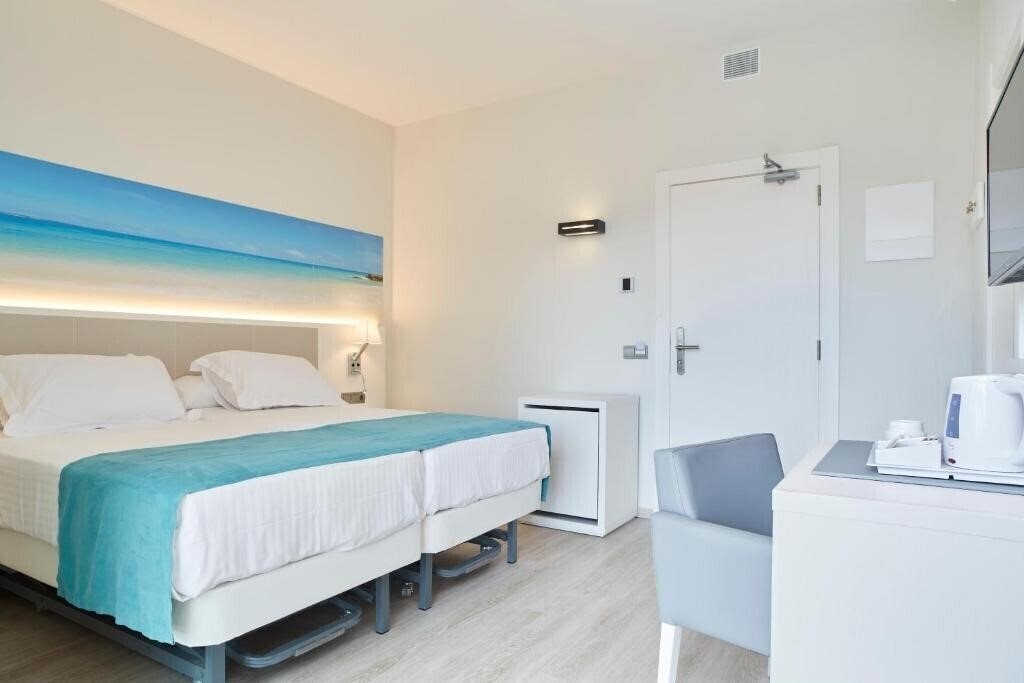 Територія Invisa Es Pla 3*