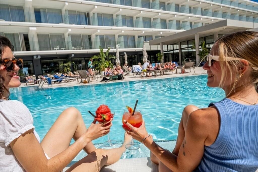 Територія Els Pins 3*