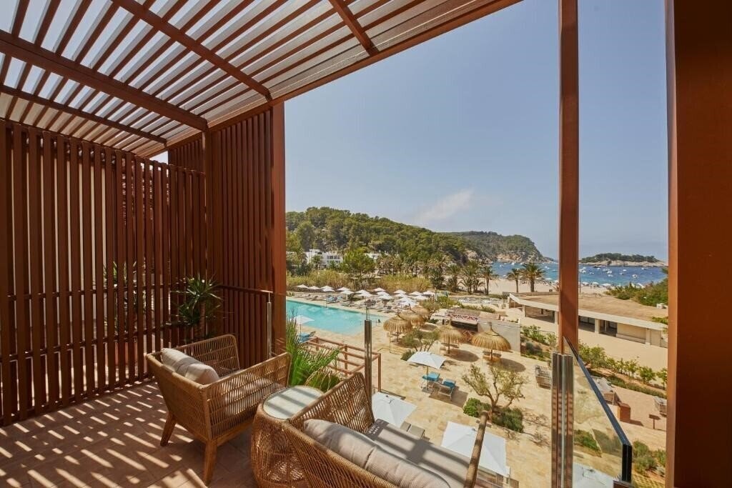 Зображення The Club Cala San Miguel Hotel Ibiza, Curio Collection by Hilton 5*