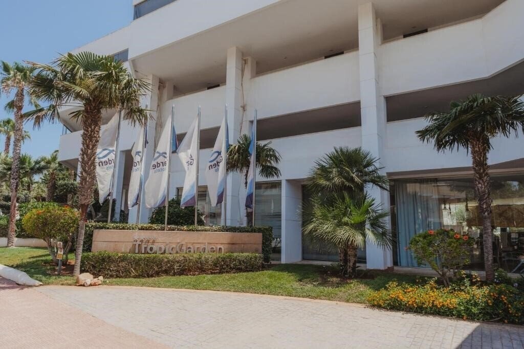 Территория Tropic Garden Aparthotel 4*