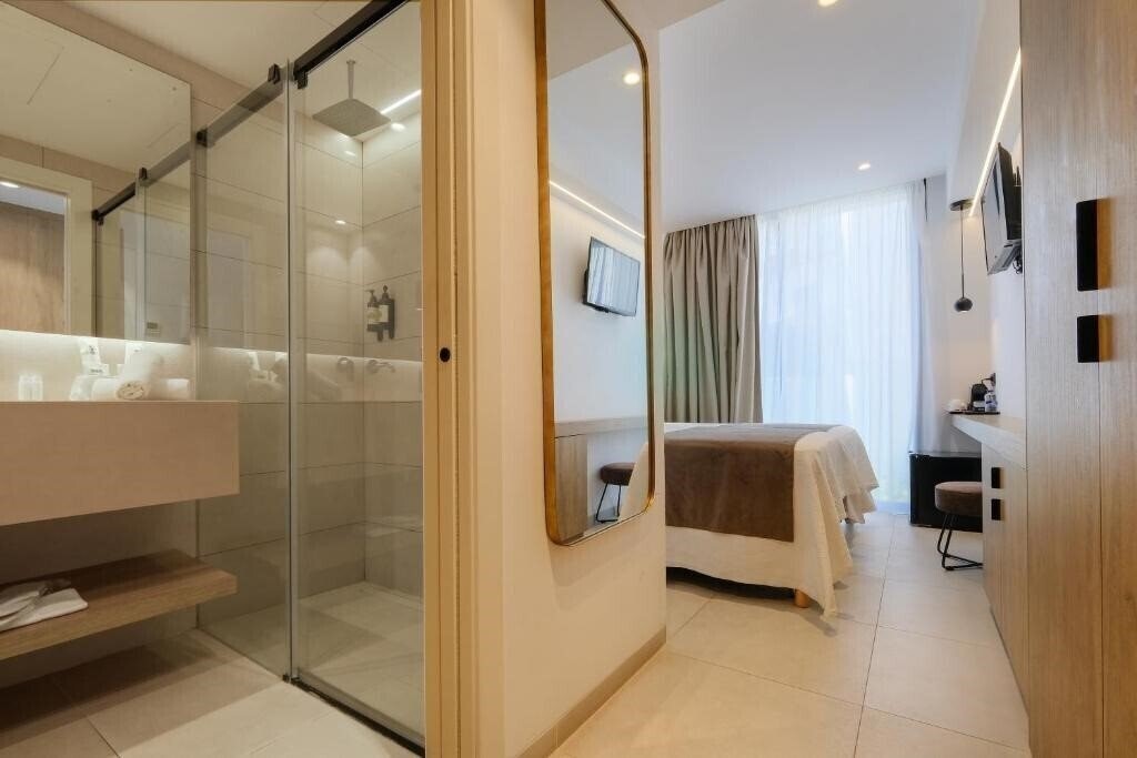 Фотография M Hotel 4*