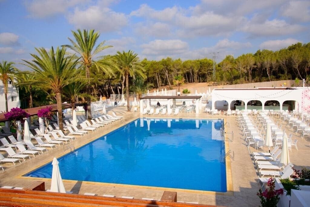 Територія Cala Llenya Resort Ibiza 4*