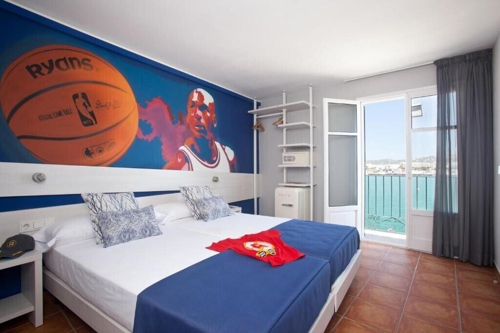 Апартаменти Ryans La Marina 3*