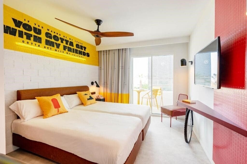 Панорама Ryans Lolas 4*