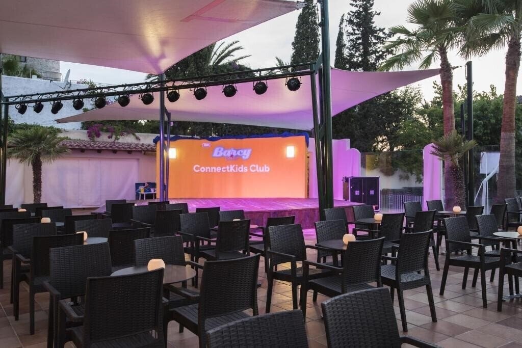 Территория Barcelo Pueblo Ibiza 3*