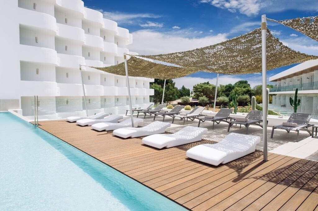 Територія Inturotel Cala Esmeralda Beach Hotel & SPA 4*