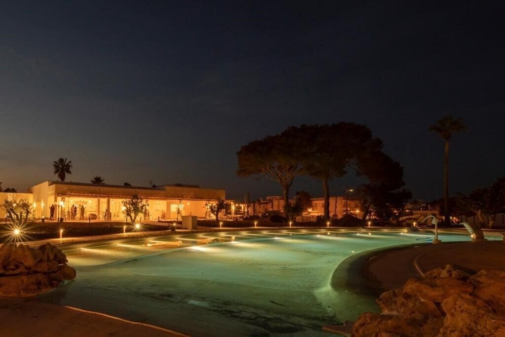 Апартаменти Eques Petit Resort 4*