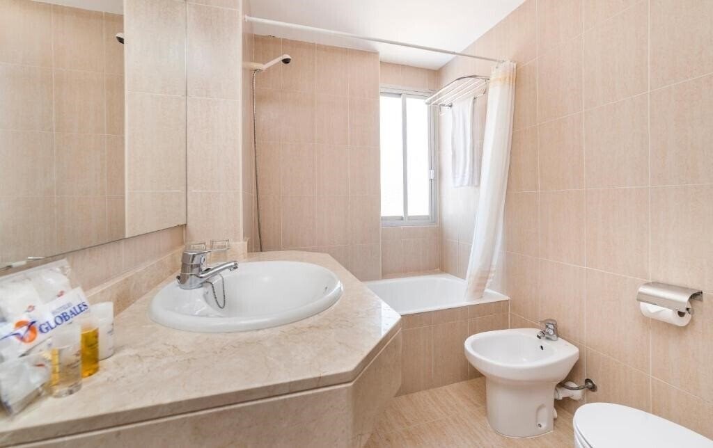 Апартаменти Globales Simar 3*