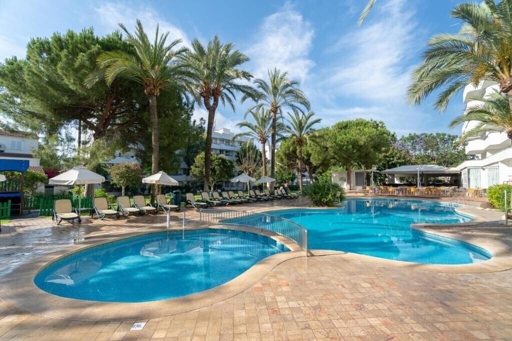 Готель Tropicana Hotel 4*