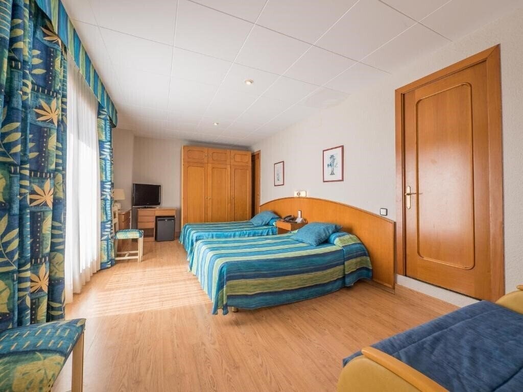 Апартаменты Hotel Checkin Garbi 3*