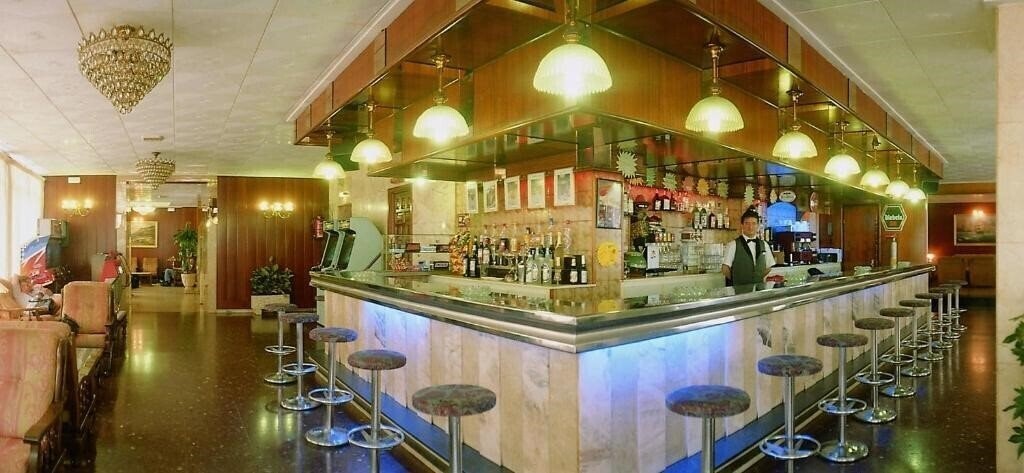 Территория Continental Calella 2*