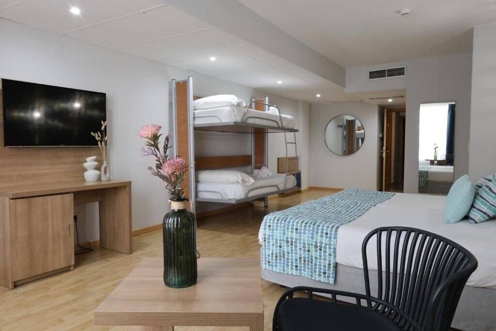 Фото Port Eugeni 4*
