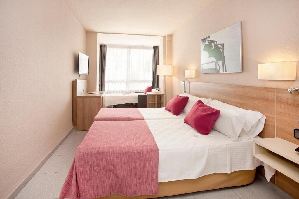 Территория Port Eugeni 4*