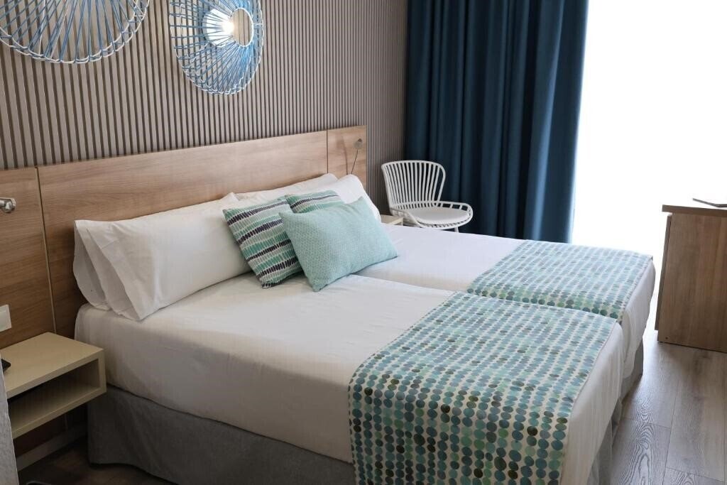 Территория Port Eugeni 4*