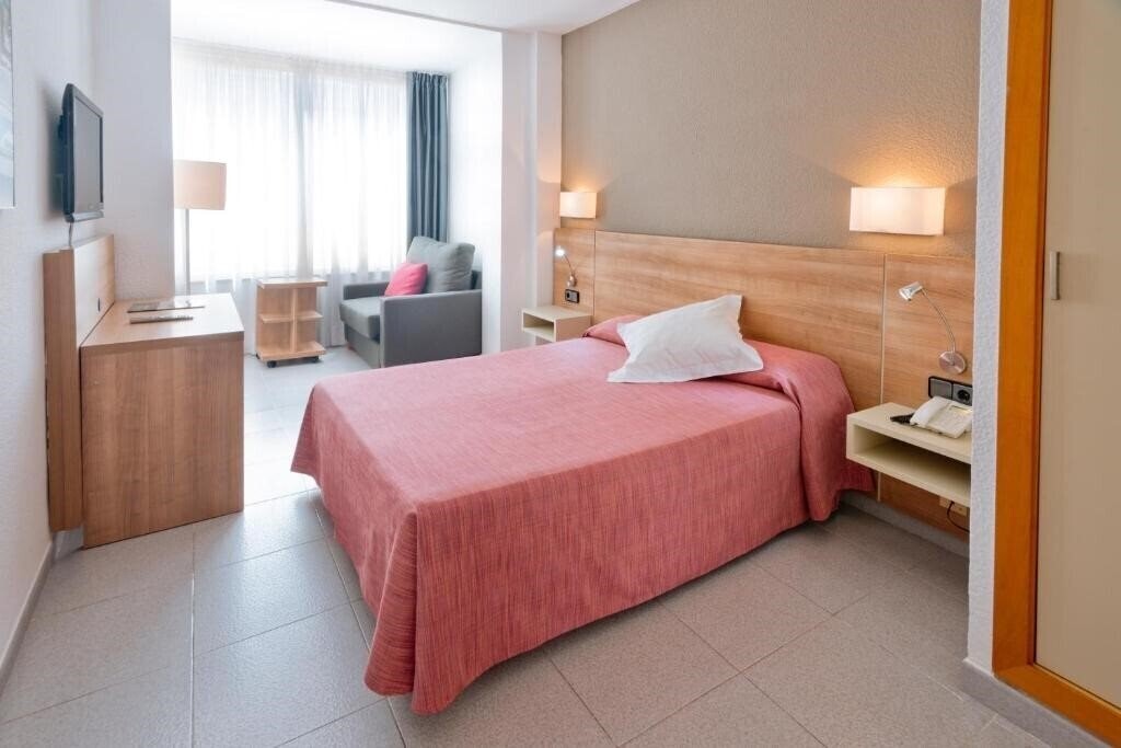 Панорама Port Eugeni 4*