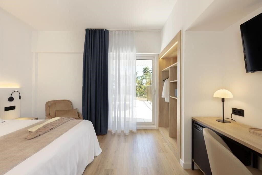 Панорама Rovira 3*