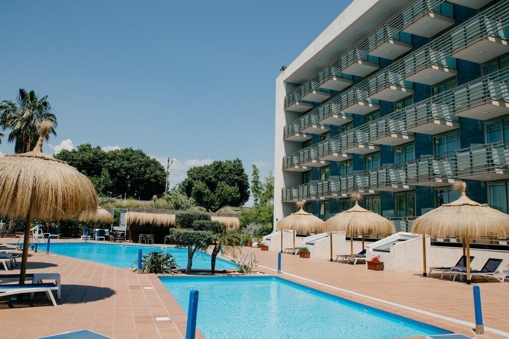 Вид Tryp Port Cambrils 4*