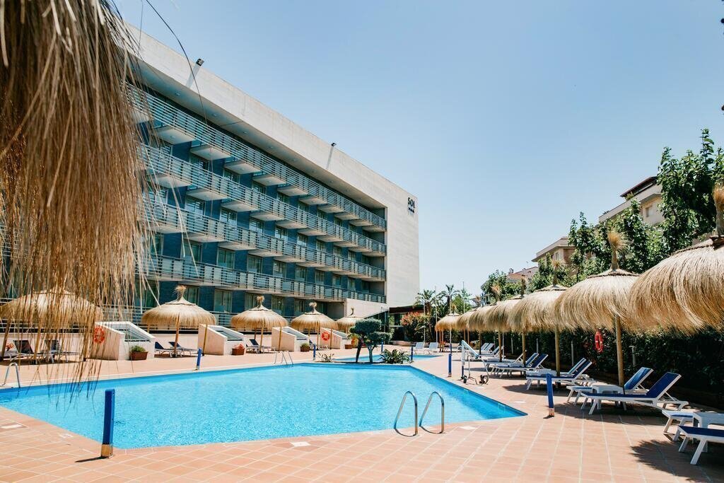 Территория Tryp Port Cambrils 4*