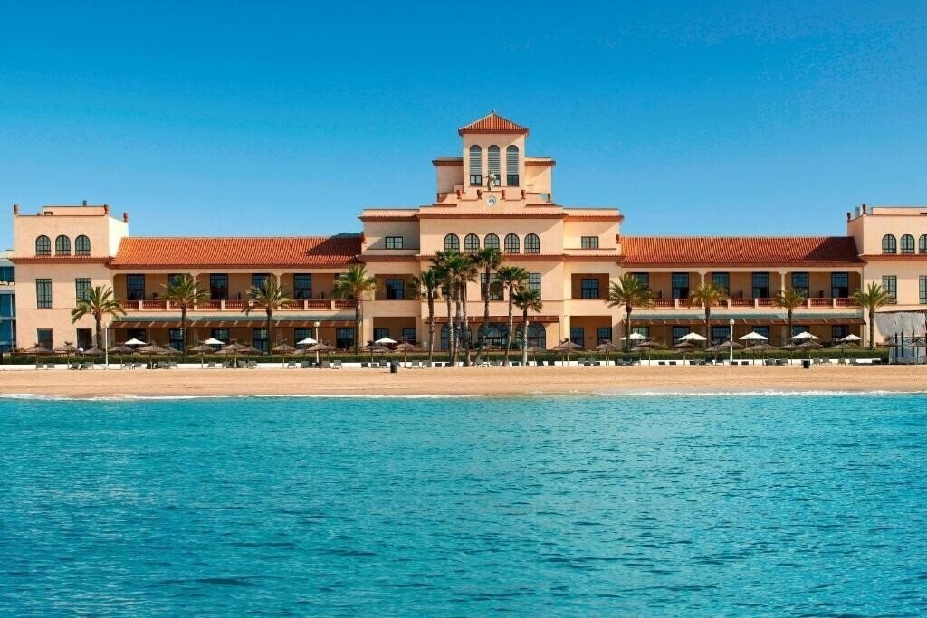 Панорама Le Meridien Ra Beach Hotel & SPA 5*