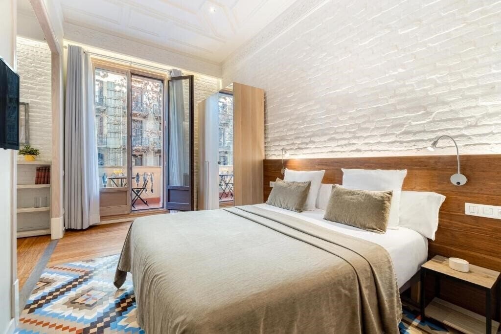 Вид Fuster Apartments 4*