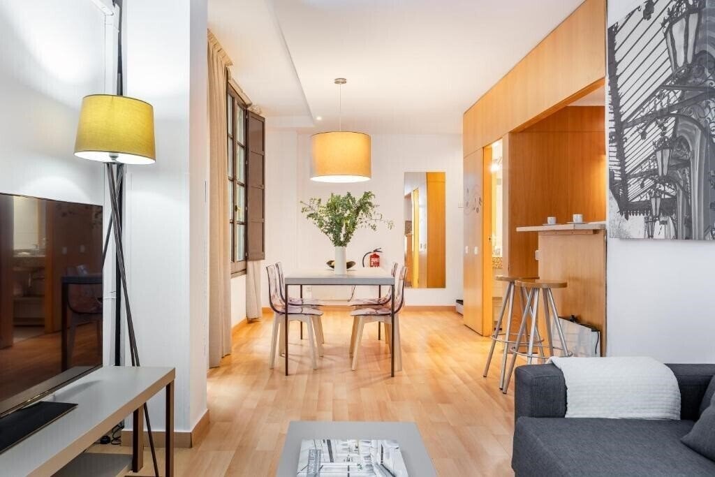 Панорама Aspasios Plaza Real Apartments 3*