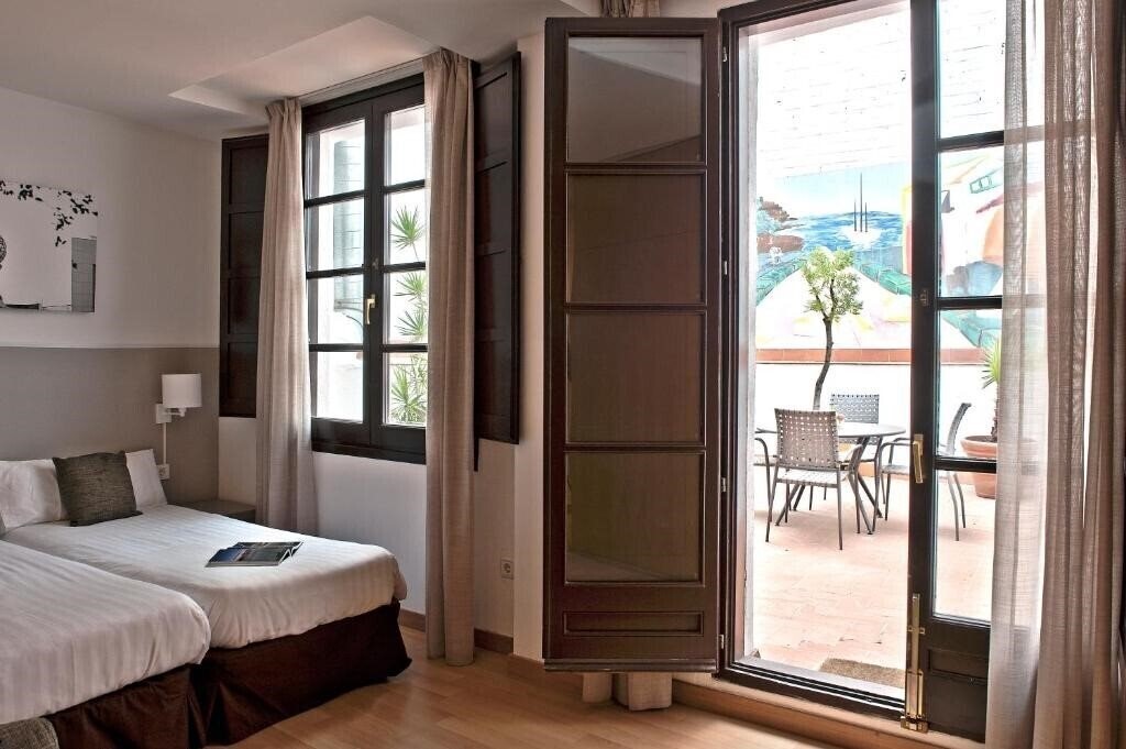 Территория Aspasios Plaza Real Apartments 3*