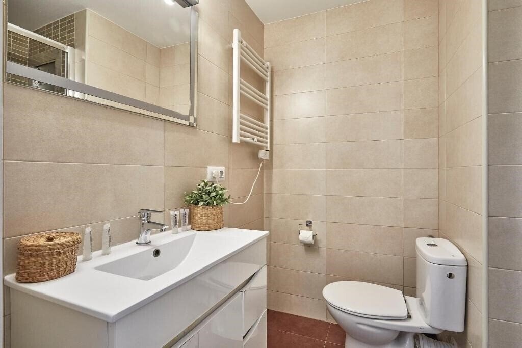 Апартаменти Barcelona Encants Family Flat 3*